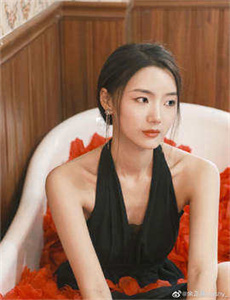 大胸美女被C得嗷嗷叫动态图